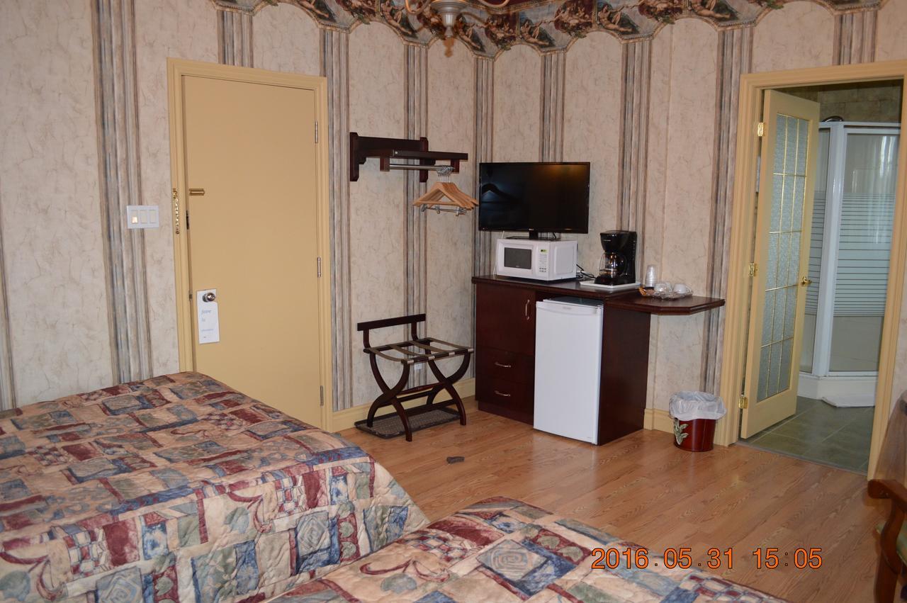 Motel-Auberge Helene Викториавил Екстериор снимка