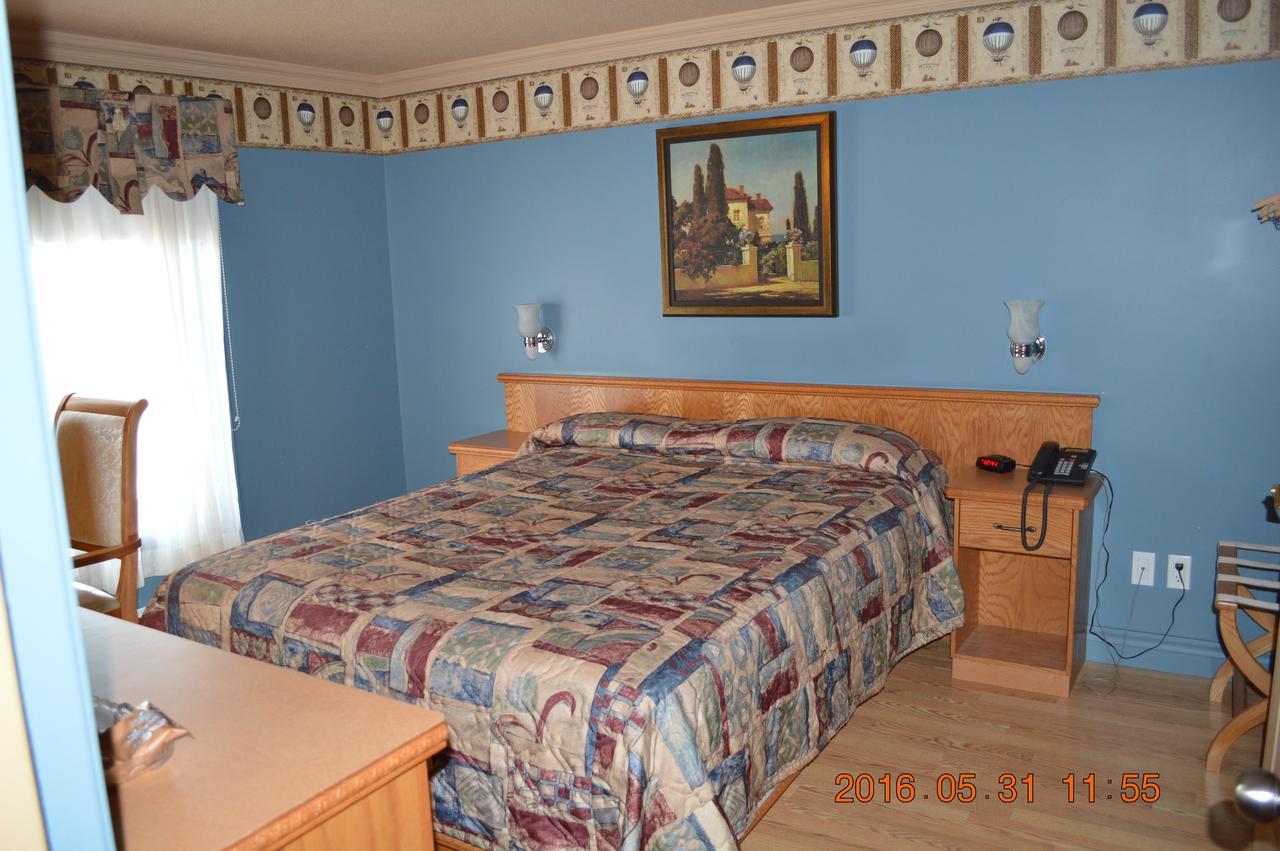 Motel-Auberge Helene Викториавил Екстериор снимка