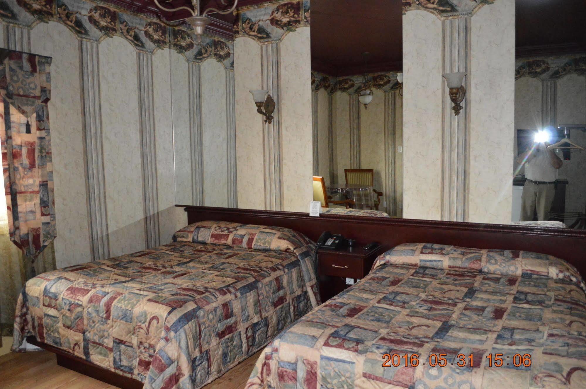 Motel-Auberge Helene Викториавил Екстериор снимка