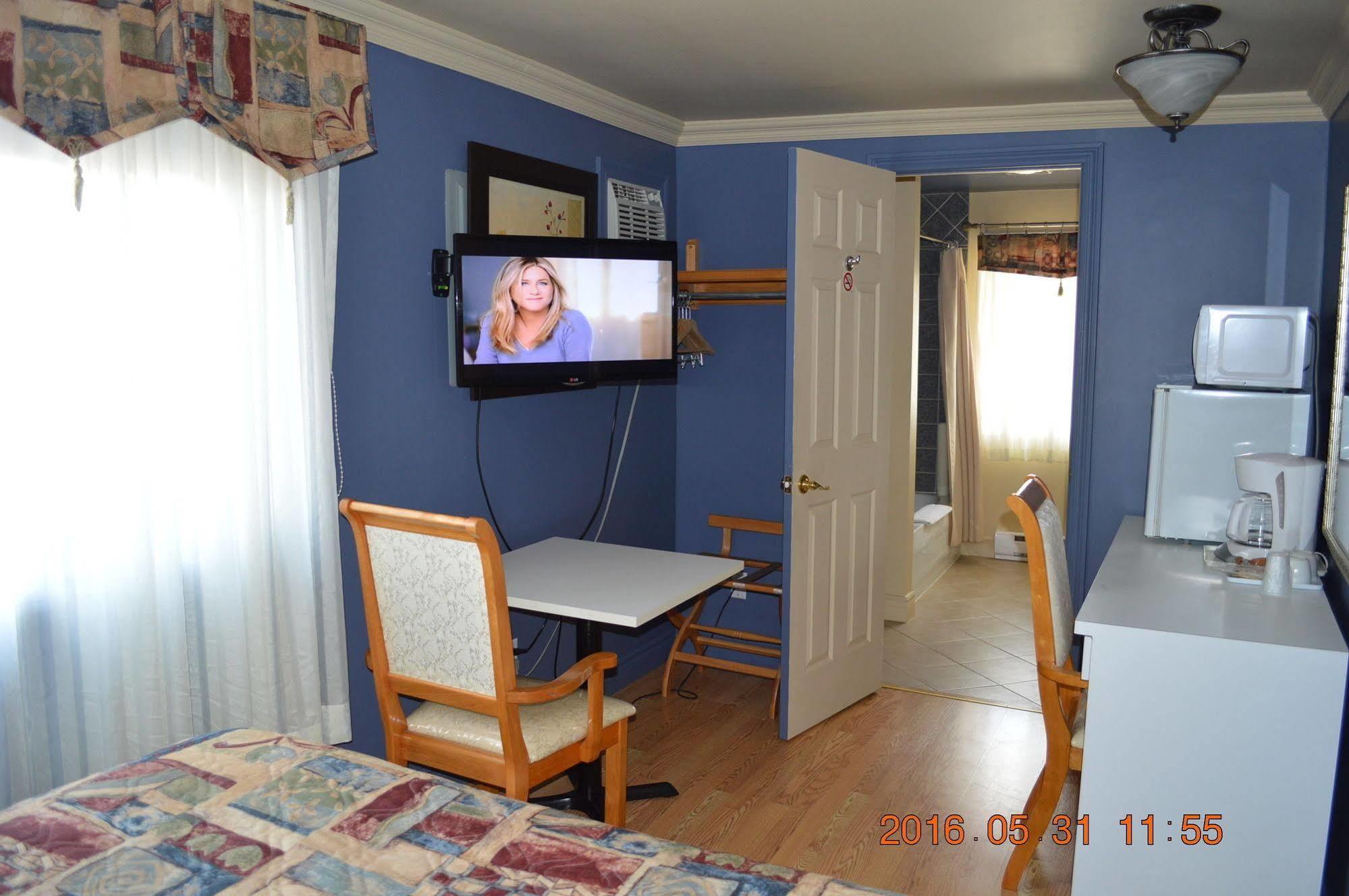 Motel-Auberge Helene Викториавил Екстериор снимка